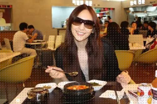 明星旅行糗事一籮筐 總有一個(gè)萌到你！