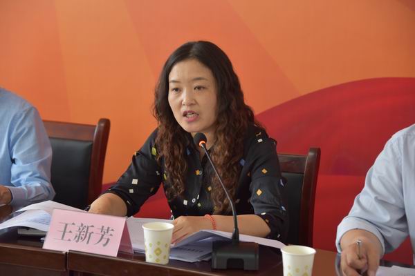 副局長(zhǎng)王新芳傳達(dá)區(qū)委會(huì)議精神 副局長(zhǎng)王新芳傳達(dá)區(qū)委會(huì)議精神