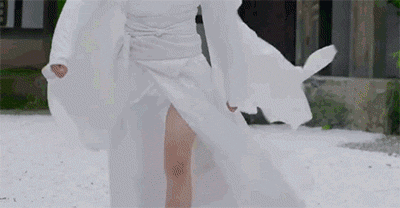 總不能全像九王一樣穿上高開(kāi)叉的透視裙吧！