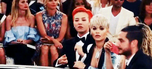 Chanel秀場(chǎng)，看GD這霸氣的小表情