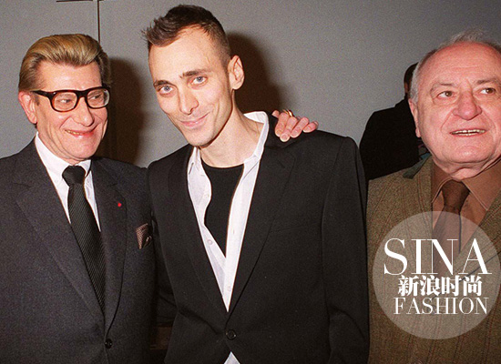 Yves-Saint-Laurent、Hedi-Slimane、Pierre-Bergé在Dior后臺(tái)的合影