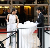 井柏然，馬思純徘徊在戛納紅毯門口