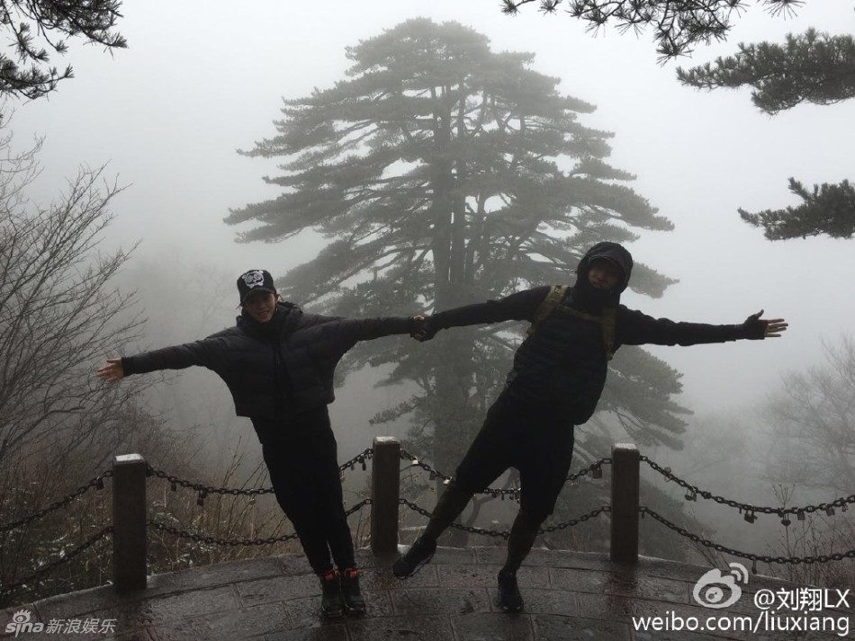 劉翔吳莎牽手游黃山 劉翔吳莎牽手游黃山