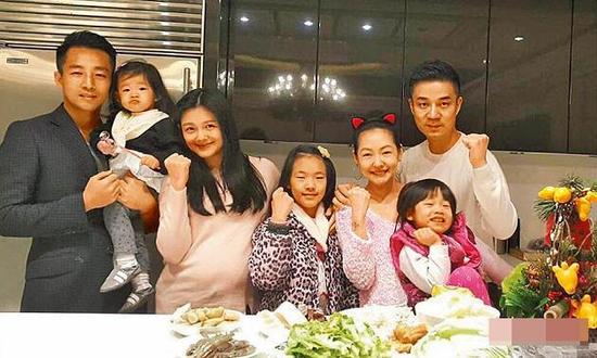 大S孕后久違現(xiàn)身，與小S一家齊聚