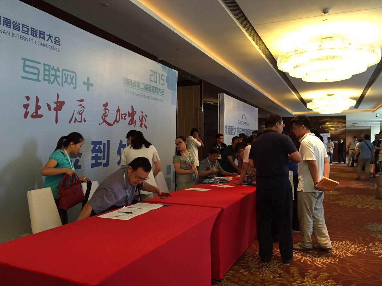 現(xiàn)場(chǎng)座無(wú)虛席 現(xiàn)場(chǎng)座無(wú)虛席