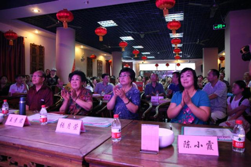 我省著名豫劇表演藝術(shù)家素君（左2）、常香玉弟子、國家一級演員張月榮（右2）