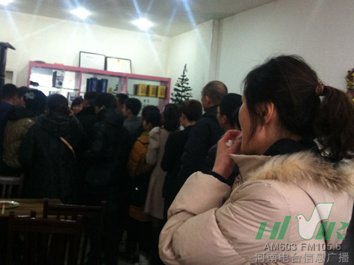 河南電臺(tái)信息廣播采編播人員前往面館進(jìn)行愛心捐助