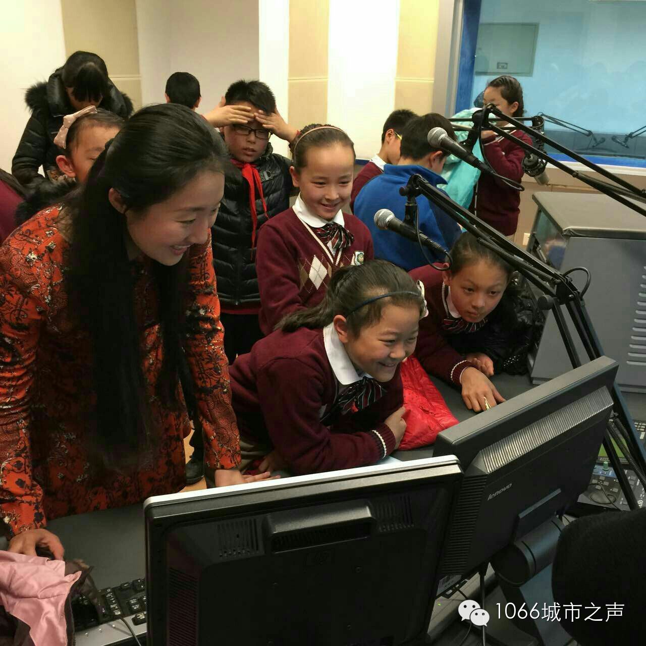 “好激動(dòng)，好激動(dòng)”！天天上學(xué)、放學(xué)都從廣播大廈經(jīng)過，今天終于進(jìn)來了！