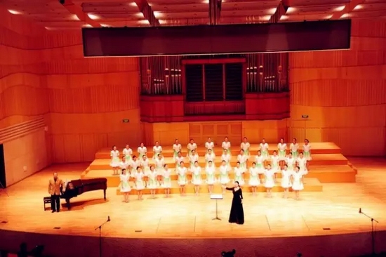 百名大學生共同謳歌長征壯麗篇章 百名大學生共同謳歌長征壯麗篇章