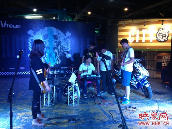 V-TOWN大搜寶活動(dòng)現(xiàn)場(chǎng) V-TOWN大搜寶活動(dòng)現(xiàn)場(chǎng)