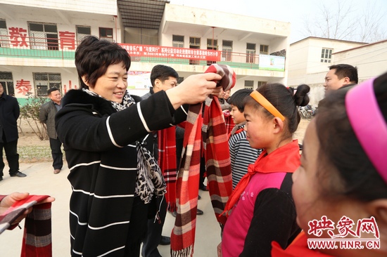 河南電臺(tái)音樂(lè)廣播魅力881的志愿者走進(jìn)濮陽(yáng)市臺(tái)前縣徐嶺東村小學(xué)