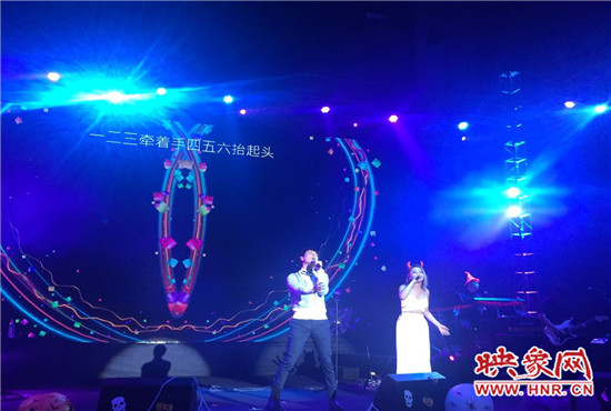 丁當現(xiàn)場分享了她的代表曲目，《猜不透》全場大合唱，歌手嚴爵充分展現(xiàn)創(chuàng)作型歌手的特點。