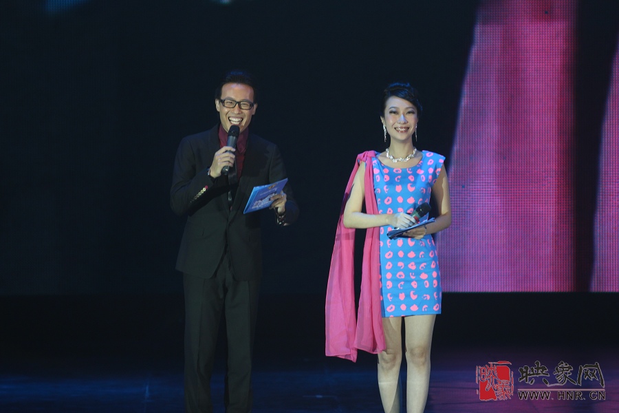 現(xiàn)場主持人雨晨、小糖