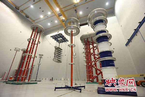 許繼集團(tuán)特高壓直流輸電工程換流閥試驗中心大廳 許繼集團(tuán)特高壓直流輸電工程換流閥試驗中心大廳