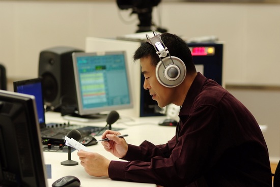 新聞廣播皓然喜獲2012年度中國(guó)播音主持“金話筒獎(jiǎng)” 新聞廣播皓然喜獲2012年度中國(guó)播音主持“金話筒獎(jiǎng)”