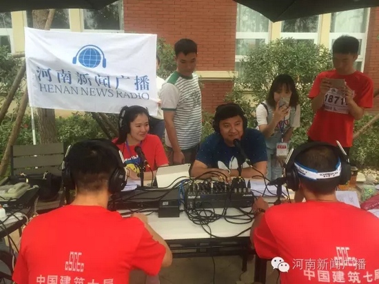 直播間被圍觀群眾包圍啦，是不是沒有看過我們的直播？