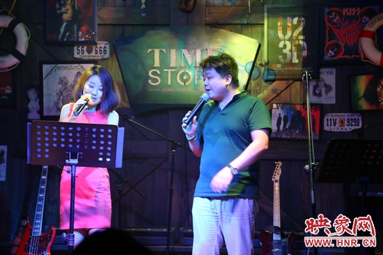 主持人小魚兒和胖達 主持人小魚兒和胖達