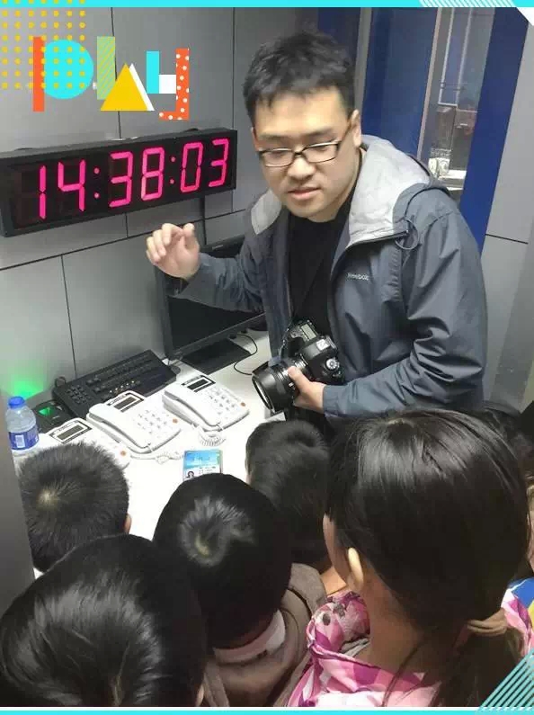 直播時(shí)的熱線(xiàn)電話(huà)是這樣接進(jìn)直播間的