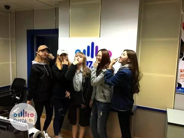 豬鼻行動(dòng)！預(yù)備……按！長(zhǎng)腿妹妹都是天然美女哦！