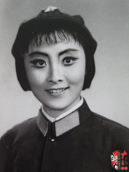 樊萍在《紅色娘子軍》中飾連長 樊萍在《紅色娘子軍》中飾連長