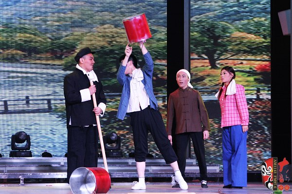 第五場(chǎng)，素雅青年豫劇團(tuán)徐國言飾老支書