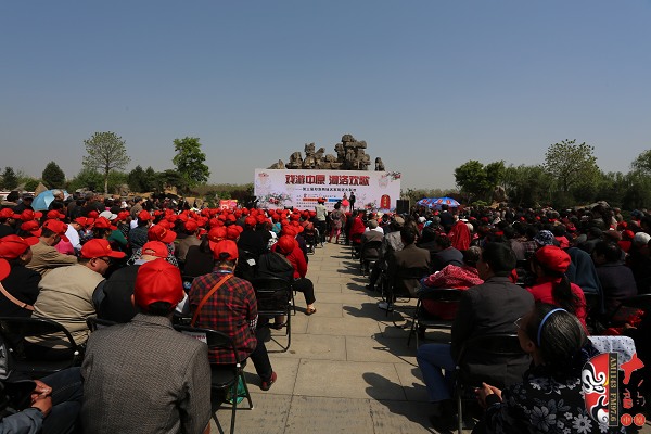 現(xiàn)場坐滿了來自鄭州、洛陽以及洛陽周邊縣市的戲迷朋友