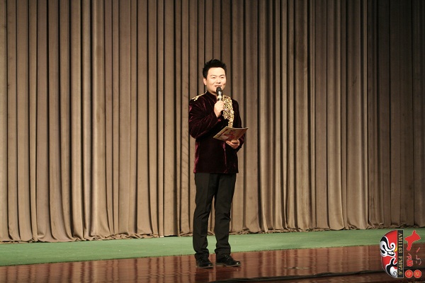 主持人：著名戲曲節(jié)目主持人、河南電臺(tái)戲曲廣播“當(dāng)家小生”月陽(yáng)