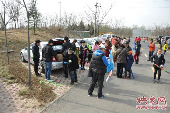 活動現(xiàn)場派發(fā)風箏 活動現(xiàn)場派發(fā)風箏