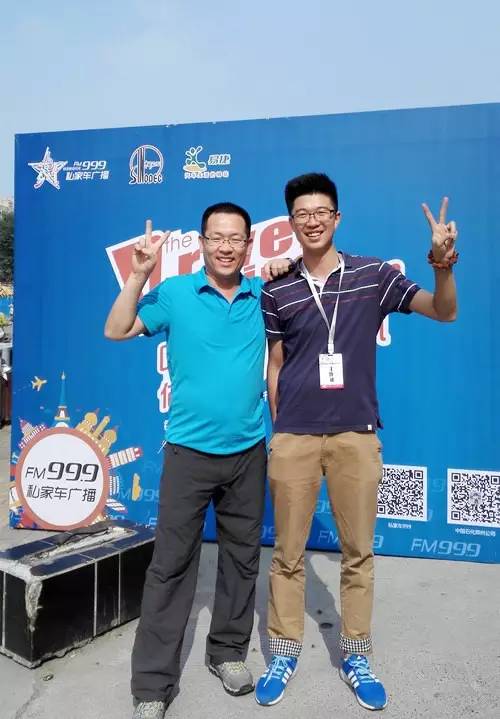 主播鄭強(qiáng)，這兩條大長腿，恩…適合去學(xué)游泳