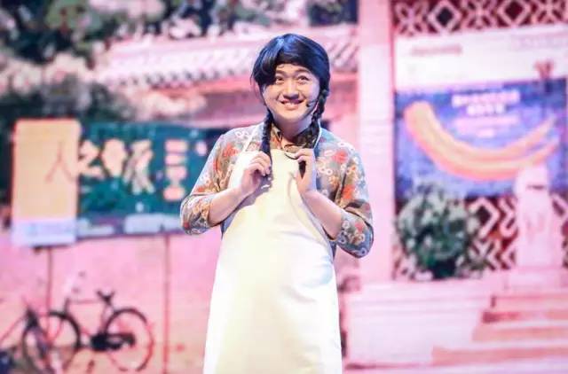 小品《那些年我們錯(cuò)過的一支舞》，主播樂天、張嵩的裝扮你給打幾分？