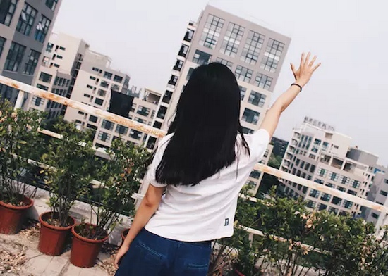 你問我要去向何方，我指向天空的方向。