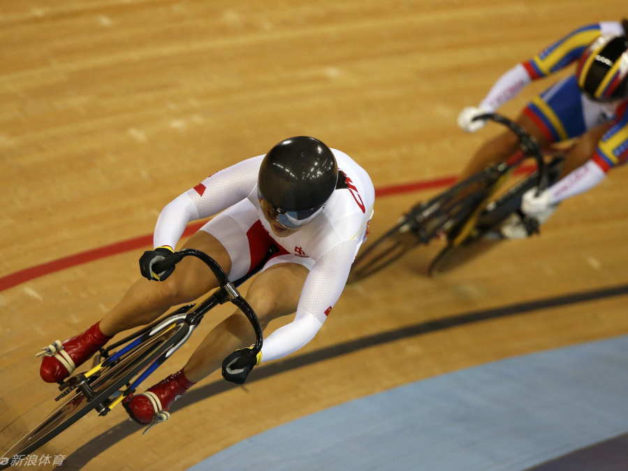 郭爽角逐場(chǎng)地自行車(chē)爭(zhēng)先賽