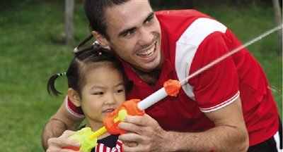 登封3歲女娃會(huì)說(shuō)兩國(guó)話 每天聽(tīng)兩個(gè)小時(shí)法語(yǔ) 登封3歲女娃會(huì)說(shuō)兩國(guó)話 每天聽(tīng)兩個(gè)小時(shí)法語(yǔ)