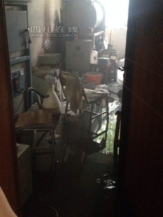 2日上午9時(shí)許，成都理工大學(xué)測(cè)試樓內(nèi)一實(shí)驗(yàn)室起火，造成一人輕傷，目前明火已滅