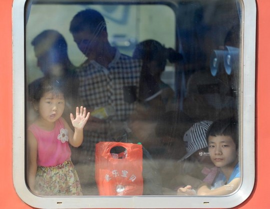 各地迎暑運(yùn)返程高峰“小候鳥(niǎo)”返鄉(xiāng)