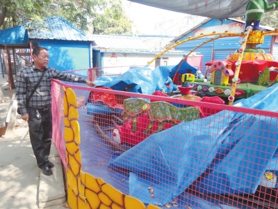 小涵的家人說，小涵就是在這里被卷進車輪下的