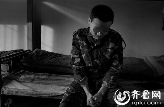 　因癡迷于賭博，研究生方光被學(xué)校開(kāi)除。方光在濟(jì)南一戒網(wǎng)學(xué)校接受教育