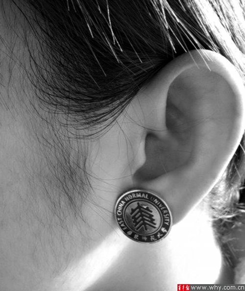 　網(wǎng)友紛曬特別的耳釘。網(wǎng)友供圖