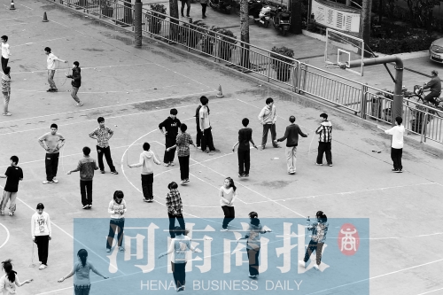 有學(xué)校擔(dān)心，個(gè)人進(jìn)校園鍛煉，安全隱患大