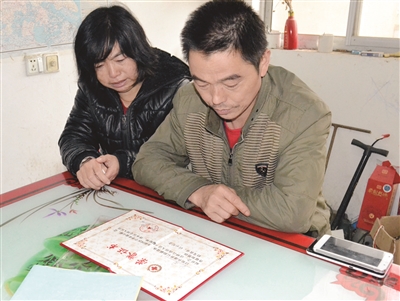 如今，劉圓父母想念女兒時只能看著榮譽證書發(fā)呆