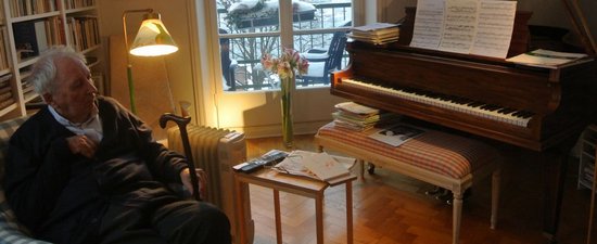 2011諾貝爾文學(xué)獎得主:用深邃的灰色眼睛說話 2011諾貝爾文學(xué)獎得主:用深邃的灰色眼睛說話