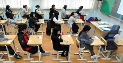 　藝術(shù)生不僅需要專業(yè)課優(yōu)秀，文化課成績(jī)也必須達(dá)標(biāo)