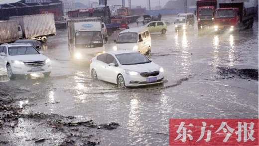 鄭州南四環(huán)柴郭轉(zhuǎn)盤(pán)南500米處的“泥坑”，