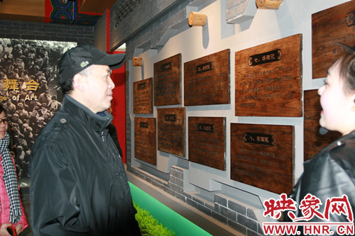 郭達(dá)聽(tīng)講解員講解馬街書(shū)會(huì)淵源 郭達(dá)聽(tīng)講解員講解馬街書(shū)會(huì)淵源