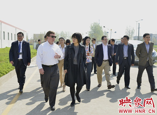 中美兩國(guó)商會(huì)代表團(tuán)參觀雙匯并座談交流 中美兩國(guó)商會(huì)代表團(tuán)參觀雙匯并座談交流