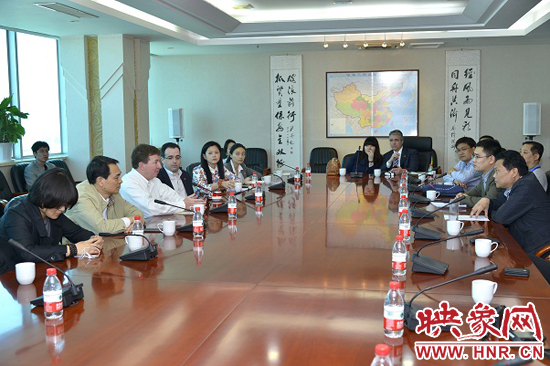 中美兩國(guó)商會(huì)代表團(tuán)參觀雙匯并座談交流 中美兩國(guó)商會(huì)代表團(tuán)參觀雙匯并座談交流