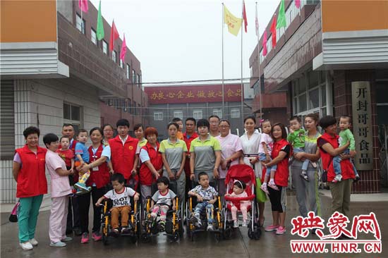 開封殘疾兒童:制作中秋月餅 體驗(yàn)傳統(tǒng)文化 開封殘疾兒童:制作中秋月餅 體驗(yàn)傳統(tǒng)文化