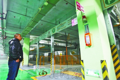 翰林世家小區(qū)的地下車庫，一層改造成兩層，可多停放50輛車。