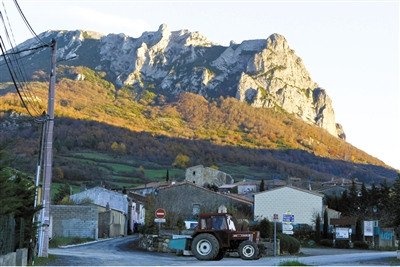 商家散布“末日”言論謀利 “末日碉堡”暢銷 商家散布“末日”言論謀利 “末日碉堡”暢銷