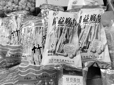 內(nèi)黃腐竹含吊白塊被曝光后，市場上內(nèi)黃產(chǎn)腐竹難覓蹤跡。攤主所售產(chǎn)品大多出自河南許昌和河北保定